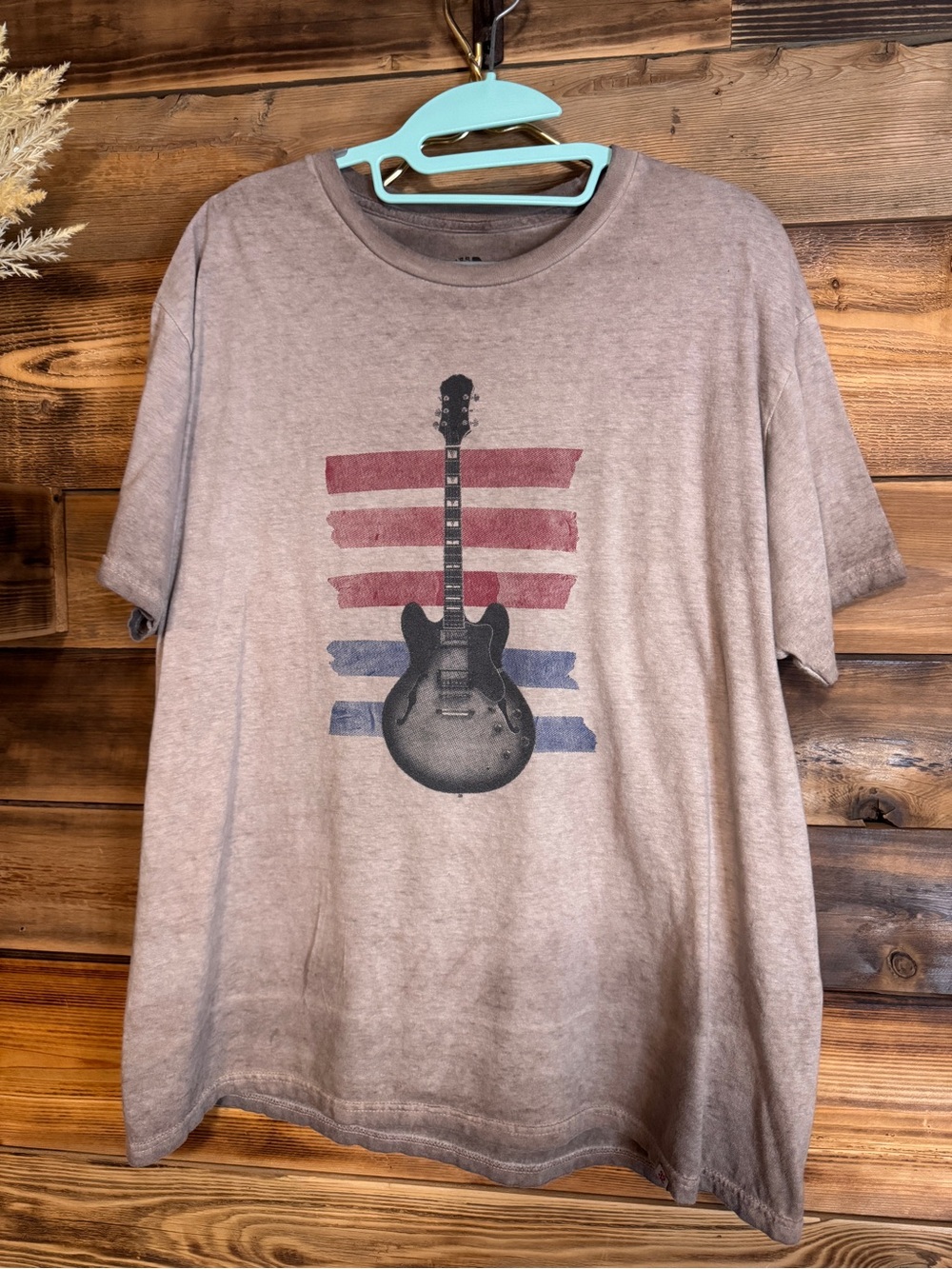 Men's Graphic Guitar Tee in Light Brown - 32 Bar Blues - 100% Cotton - Sz XL